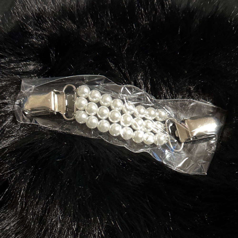 Elegant Pearl and Silver Belt Clasp